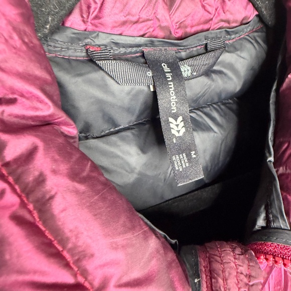 All in Motion Women's Magenta Lightweight Puffer Jacket - Picture 3 of 5